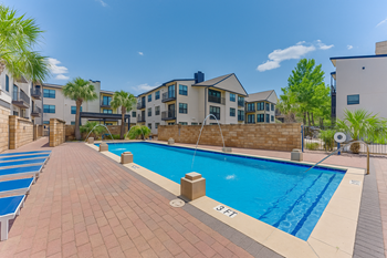 Outdoor Swimming Pool at Vue Live Oak, Dallas